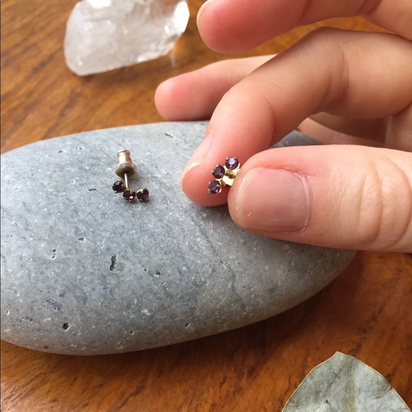 🤑 FREE with any bundle! - purple rhinestone studs - Picture 1 of 3